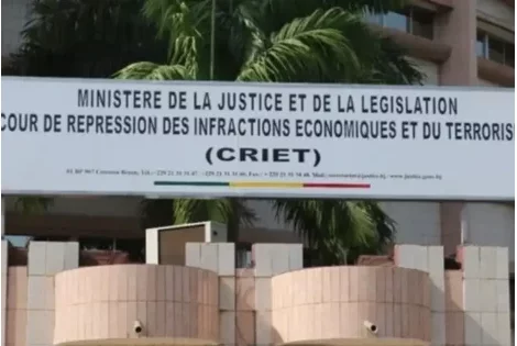 CRIET : le détenu ayant falsifié un décret présidentiel et escroqué son pasteur, risque 05 ans de prison