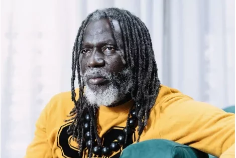 « Dieu est occupé », Tiken Jah Fakoly adresse un message fort à la jeunesse africaine 