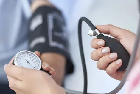 Eviter l'hypertension : 7 aliments à forte teneur en sel à ne pas consommer de manière excessive, selon le cardiologue Kamel Lafia