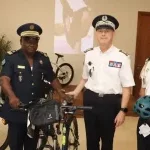 Gabon : la France offre 05 vélos à la police de proximité pour cette raison