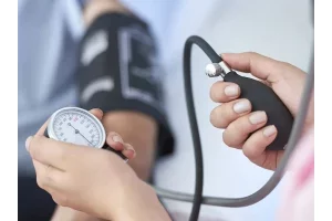 Eviter l'hypertension : 7 aliments à forte teneur en sel à ne pas consommer de manière excessive, selon le cardiologue Kamel Lafia