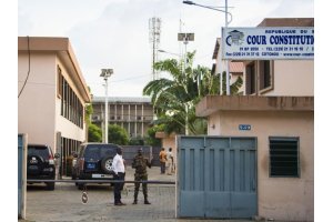 Cour constitutionnelle : les sages attaqués dans un recours sur l'auto-parrainage