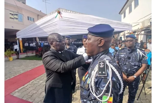 Bénin : le DGPR Brice Alowanou porte ses galons d'inspecteur général de police de deuxième classe