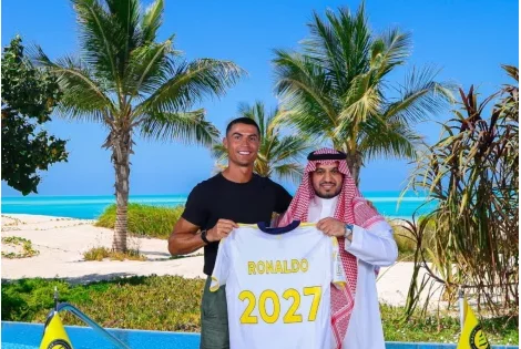 Al-Nassr : Cristiano Ronaldo prolonge avec le club saoudien !