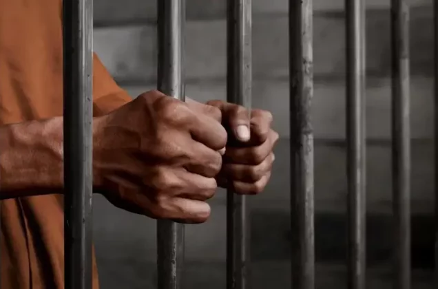 Bénin : avec un billet de 10 000 F CFA, il vote 42 fois aux élections du 11 janvier et se retrouve en prison 