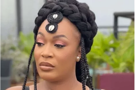 Côte d'Ivoire : condamné pour harcèlement contre Josey, un cyberactiviste s'effondre en pleine audience