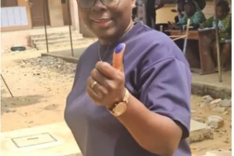 Législatives et communales au Bénin : Madame Alioza vote à Cotonou et justifie 