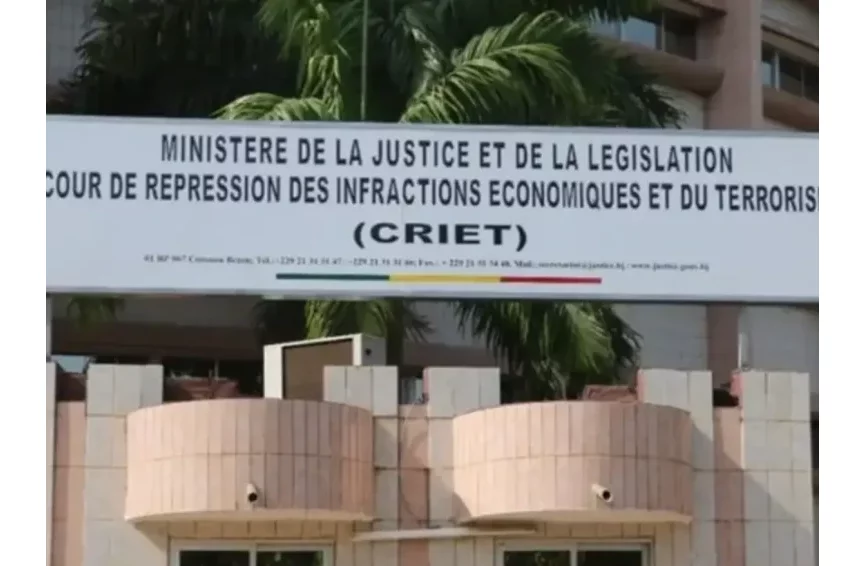 Bénin : un jeune parieur devant la CRIET pour dépôts mobile money fictifs, risque 36 mois de prison