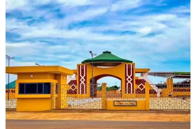 Bénin : les images du nouveau Palais Royal de Nikki en cours de construction