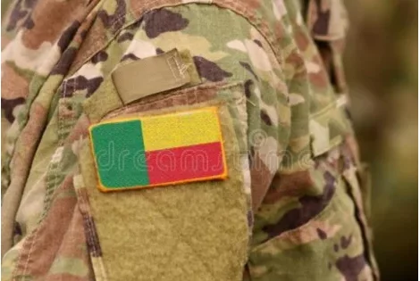 Bénin : devant la Criet, un sergent détenu pour vente de tenues militaires, évoque ‘'la mauvaise qualité des uniformes réglementaires''