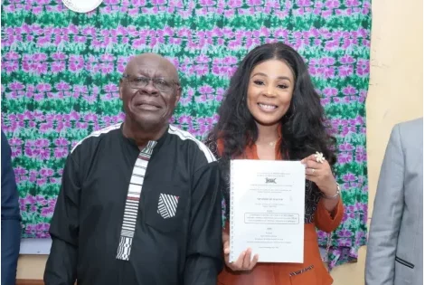 Eva Guéhi : l'actrice ivoirienne décroche brillamment son Master en Sciences de l'Art et de la Culture