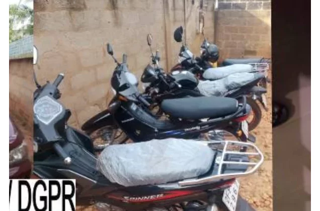 Couffo : un réseau de vendeurs d'œufs de caméléons et de serpents aux pouvoirs magiques débusqué, 2 millions FCFA, 8 téléphones et des motos saisis par la police
