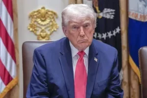 document est lié àEtats-Unis : Donald Trump demande la déclassification des dossiers sur les ovnis et les extraterrestres