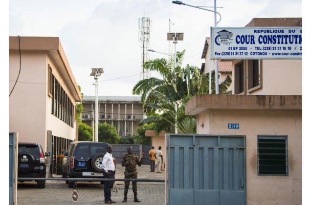 Cour constitutionnelle : les sages attaqués dans un recours sur l'auto-parrainage