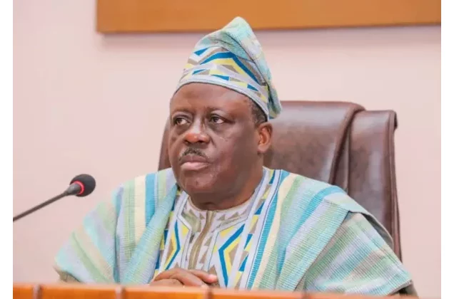 Coupures d'électricité lors de la révision de la constitution : Louis Vlavonou et le DG SBEE visés par un recours