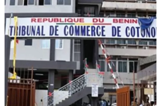 Tribunal de Commerce de Cotonou : une femme traduit son époux en justice pour impayés de loyers 