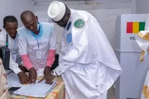 Présidentielle en Guinée : Mamadi Doumbouya largement en tête selon les premiers résultats partiels 