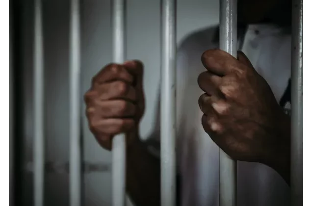 Après 10 ans de prison ferme, il refuse de sortir et demande un bonus 05 ans en plus