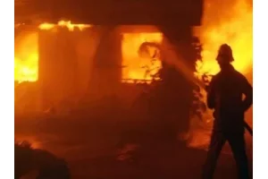 Casse-Auto : une menuiserie et des cercueils en fumée, le propriétaire raconte et révèle l'origine de l'incendie