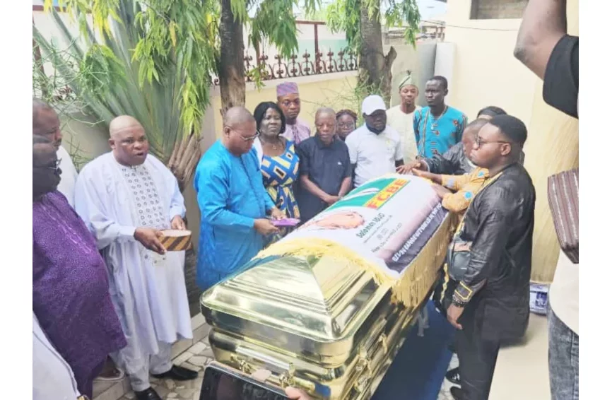 Bénin : les hommages émouvants de la FCBE à Salomon Odjo, élevé au rang de Haut Dignitaire
