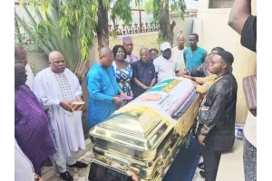 Bénin : les hommages émouvants de la FCBE à Salomon Odjo, élevé au rang de Haut Dignitaire