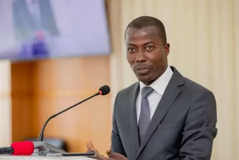 Aéroport de Niamey attaqué : le gouvernement béninois réagit aux accusations de Tiani