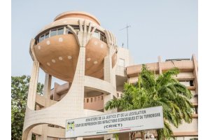Bénin : un homme jugé pour des faits présumés de diffamation à la Criet 