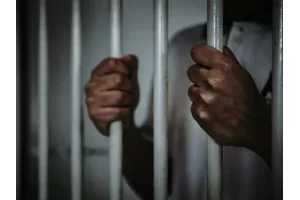 Après 10 ans de prison ferme, il refuse de sortir et demande un bonus 05 ans en plus