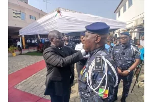 Bénin : le DGPR Brice Alowanou porte ses galons d'inspecteur général de police de deuxième classe