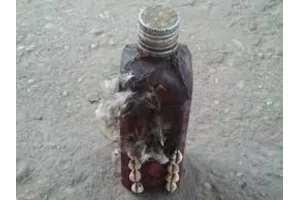 Porto-Novo : un homme arrêté pour vente d'une supposée « bouteille magique » à 850 000 FCFA