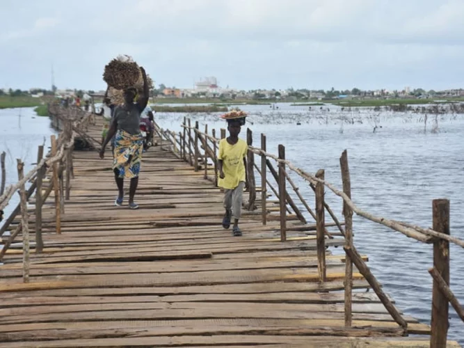 Sèmè-Podji : l'État relance les études pour la construction de la passerelle de Tchonvi