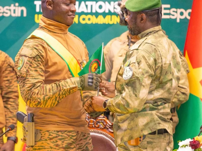 Ibrahim Traoré prend la tête de l'Alliance des États du Sahel pour un an 