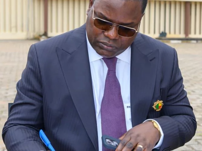 Révision de la constitution : les explications de Aké Natondé, président du Groupe parlementaire UP-R