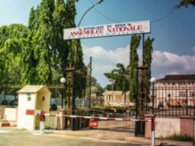 Assemblée nationale : voici les deux points majeurs à l'ordre du jour de la première séance des députés de la 10ᵉ législature
