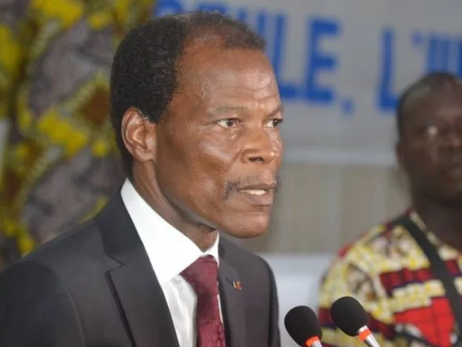 Bénin : Candide Azannaï de Restaurer l'Espoir déposé en prison