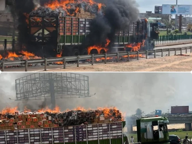Échangeur de Godomey : un camion chargé d'allumettes prend feu, la circulation perturbée