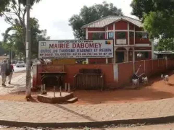 Bénin : taxe annoncée sur les services de sonorisation et de location de bâches et chaises à Abomey