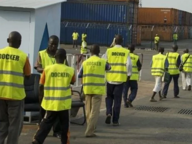 Port de Cotonou : plus de tenues dotées de poches volumineuses pour les dockers, 8 mesures prises contre le vol