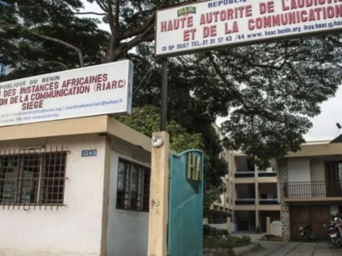 Publicité et communication institutionnelle : une précision de la HAAC sur le choix des médias