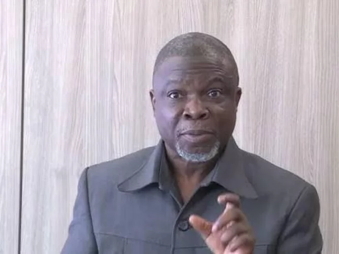 Bloc Républicain : Bertin Koovi prend la parole et réagit à sa suspension