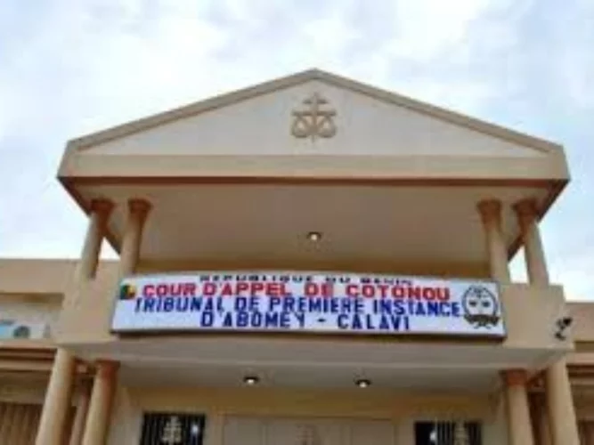 Abomey-Calavi : une nourrice en détention provisoire pour un détournement présumé de 500 000 FCFA