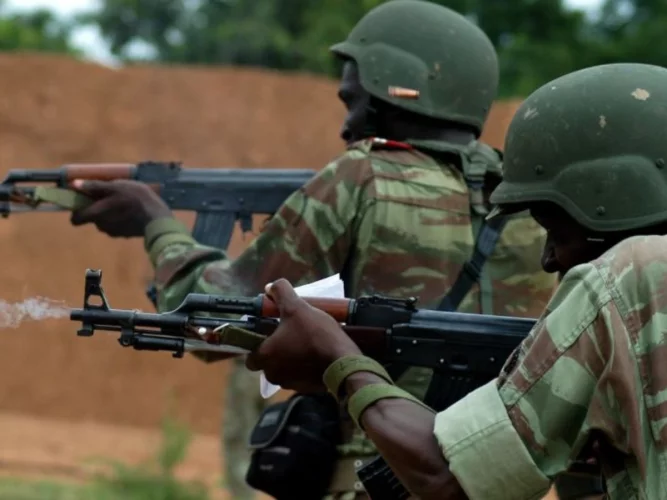 Bénin : des arrestations dont un militaire radié de l'armée après la tentative de coup d'État déjoué hier
