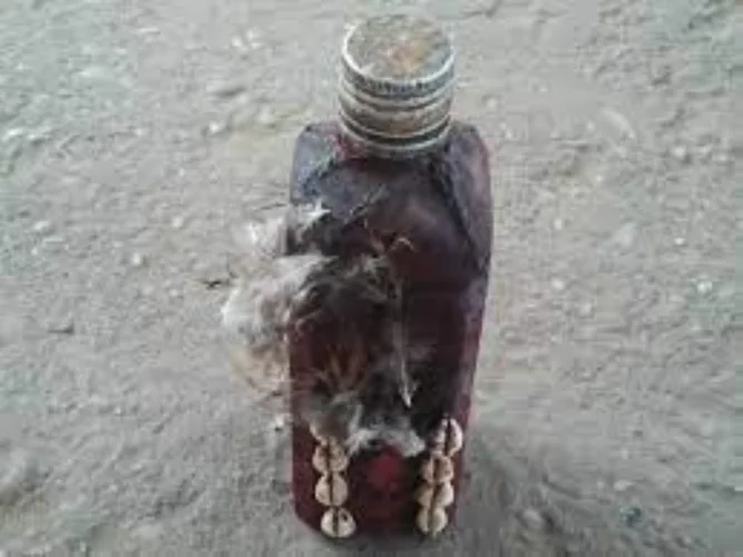 Porto-Novo : un homme arrêté pour vente d'une supposée « bouteille magique » à 850 000 FCFA