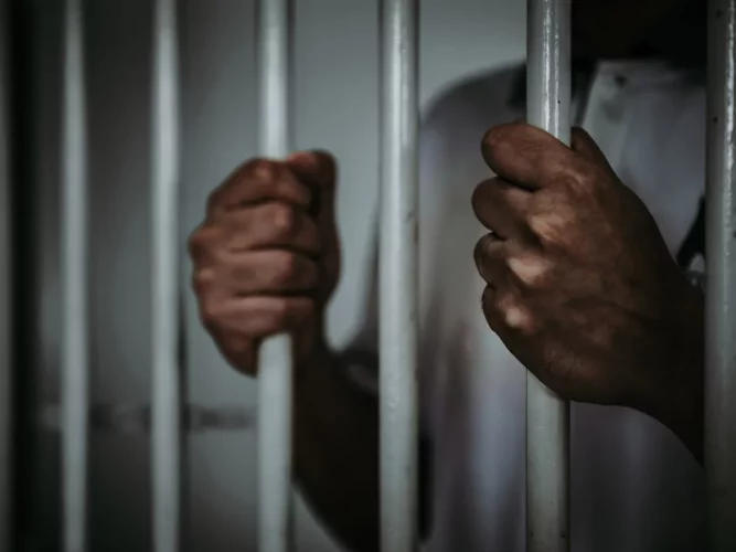 Après 10 ans de prison ferme, il refuse de sortir et demande un bonus 05 ans en plus