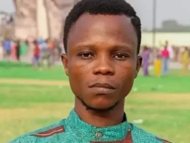 Bénin : 2 ans de prison ferme requis contre Schadrac Houngnibo, collaborateur de Kemi Seba à la Criet