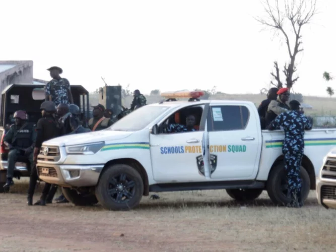 Nouvelle attaque armée au Nigéria : plusieurs élèves enlevés dans une école de l'État de Niger 