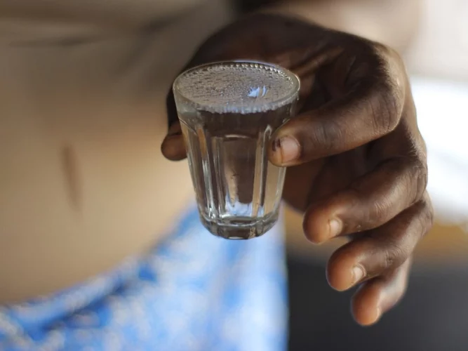 Dogbo : la Police saisit 770 litres de "Sodabi" impropre à la consommation 