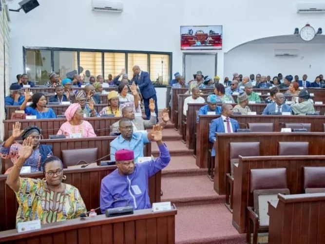 Bureau de l'Assemblée nationale 10e législature : voici la liste des députés candidats 
