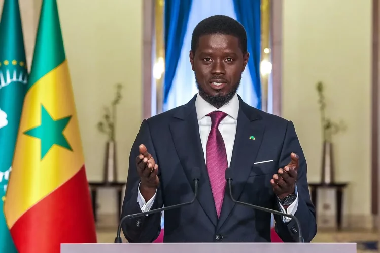 Sénégal : Bassirou Diomaye Faye réorganise la primature via un décret qui suscite des réactions