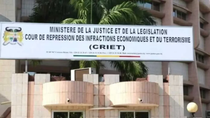 Bénin : deux jeunes hommes risquent 4 ans de prison pour cybercriminalité à la Criet